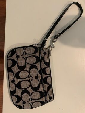 NWT - Coach Pattern Wristlet - Black and Gray